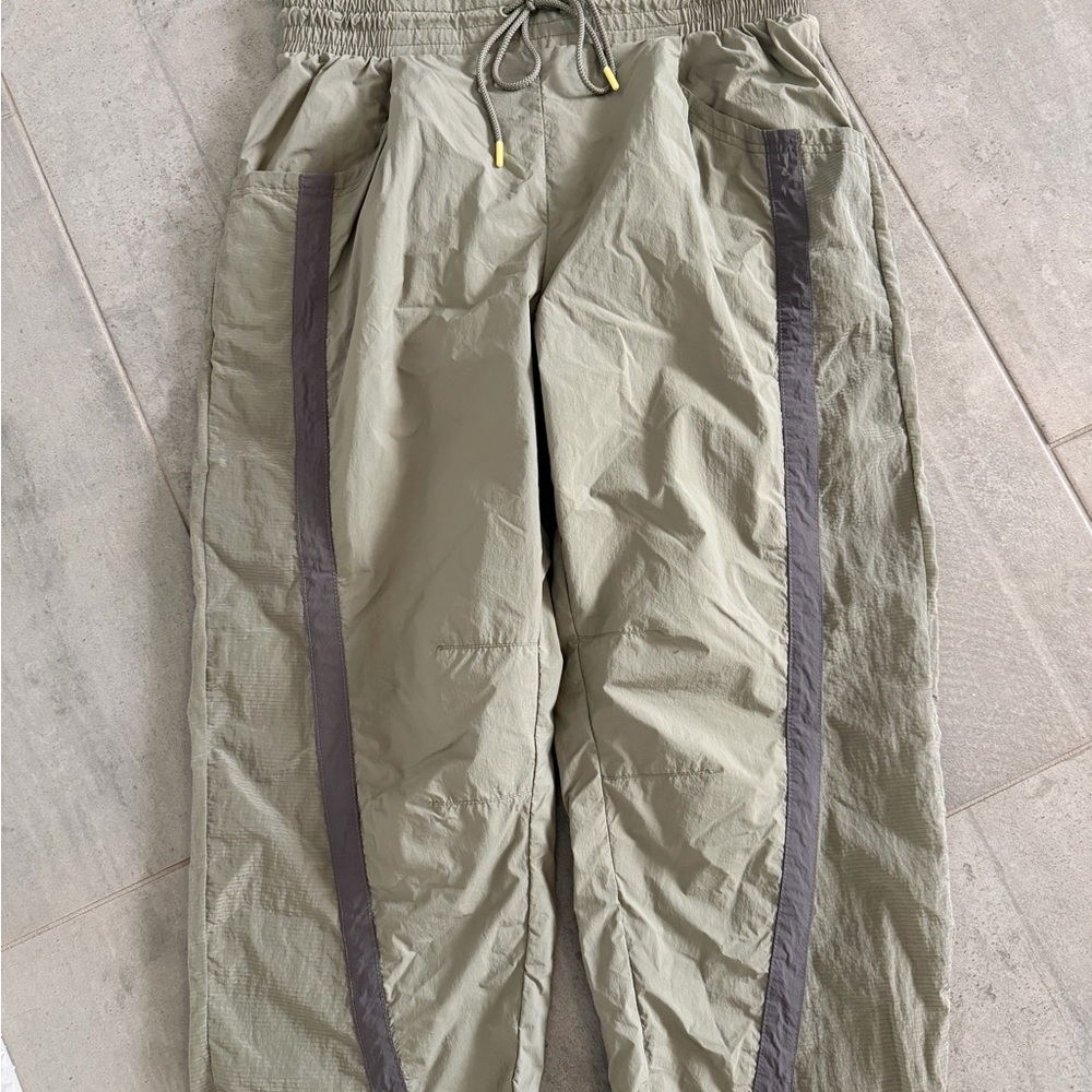 FP Movement by Free People Olive Green Pants with Gray Side Panels - Picture 3 of 8